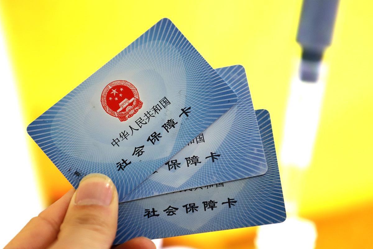 红河最新上海医保卡取现5000方法分析(最方便真实的红河上海医保卡取现黄牛方法)